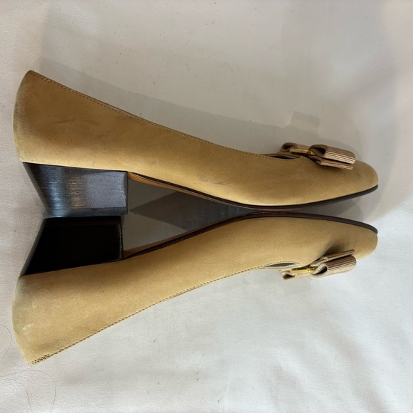 SALVATORE FERRAGAMO Sz 6AA Slip On Low Heel Suede Bow Toe Cap Metal Plaquette - Picture 8 of 11